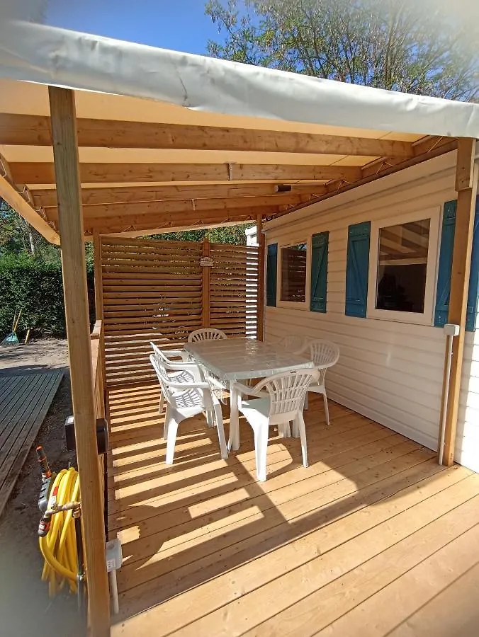 Campsite Camping Domaine Des Iscles La Roque-d'Antheron